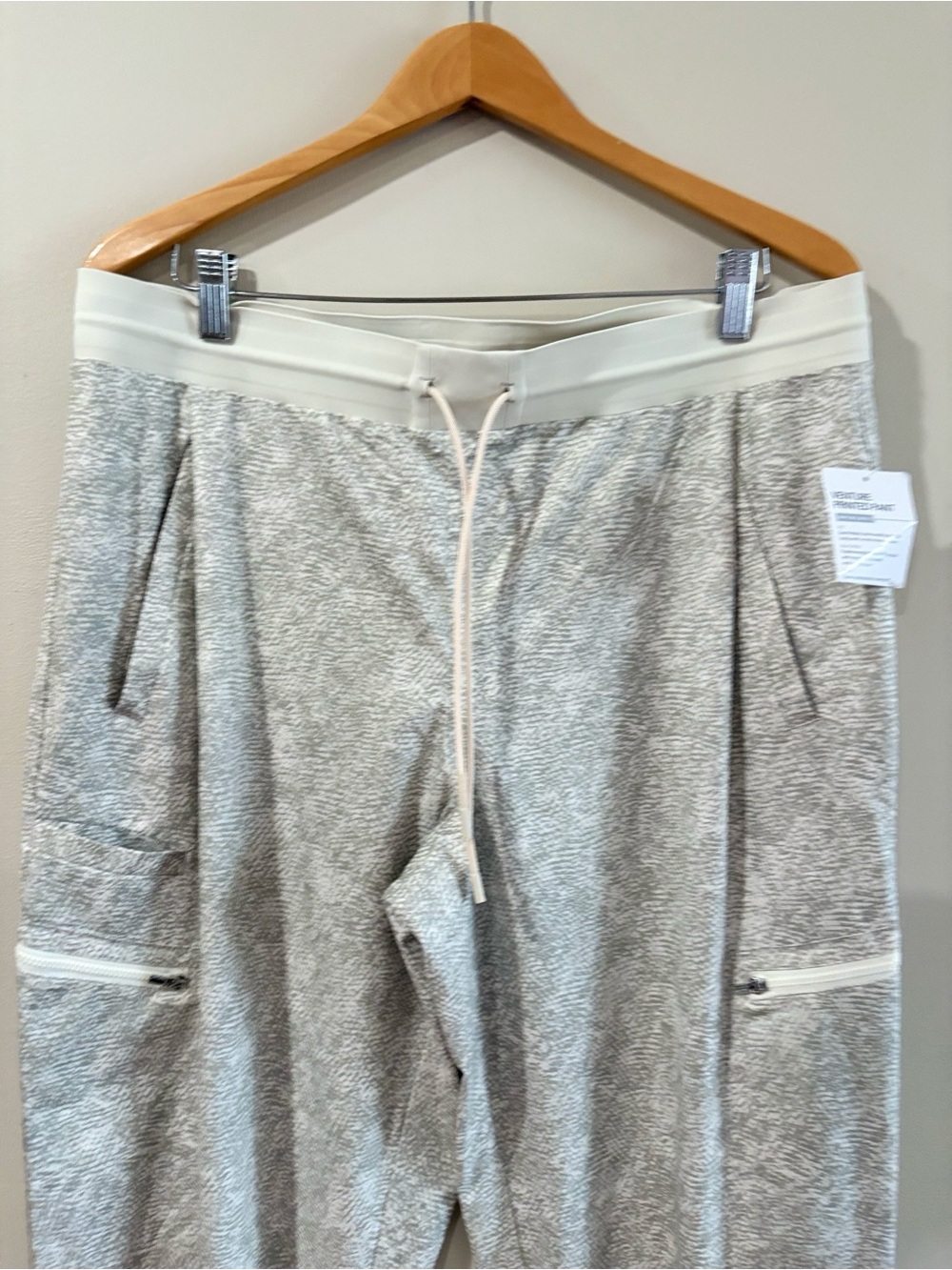 Athleta Venture Printed Pant Women 16T Gray Jogger Featherweight Utility NWT - Picture 3 of 11
